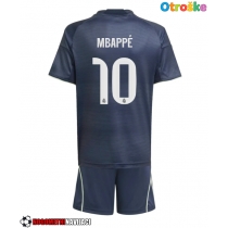 Otroške Nogometnih dresov Real Madrid Kylian Mbappe #10 Gostujoči 2025-26 Kratki rokavi (+ hlače)